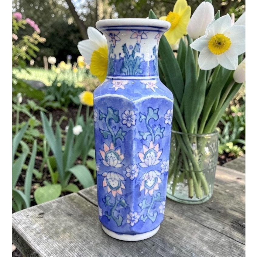 Vintage Blue & White Floral Vase – Chinoiserie Style Porcelain Bud Vase