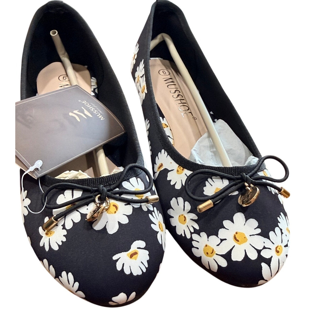 Musshoe Women's Daisy Flats Size 6 - New in Box
